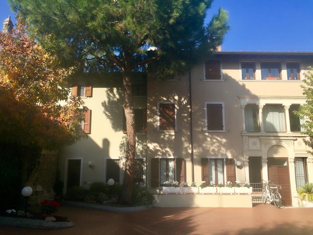 Marie Rose Luxury B&B & Apartment Дезенцано-дель-Гарда Екстер'єр фото